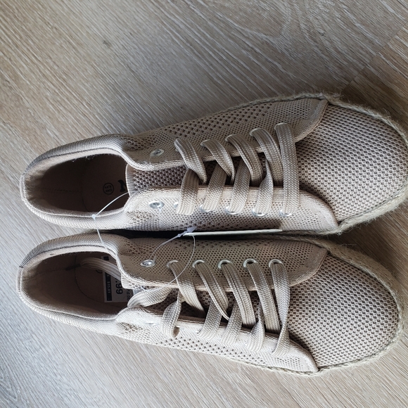 SOLD MUDD Shoes NEW - Picture 2 of 4